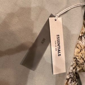 ESSENTIALS SWEATSHIRT